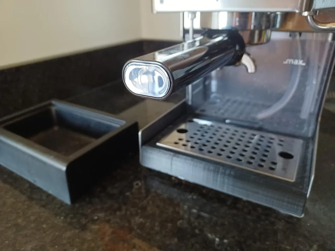 Here's an update after over four years of daily use, something I wish more Amazon reviewers did. ...